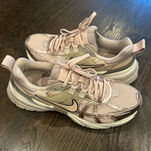 Nike Women's Metallic Pink Sneakers - Picture 4 of 5